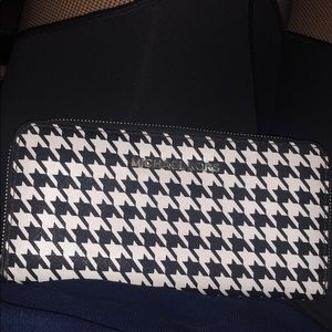 Michael Kors houndstooth continental Wallet